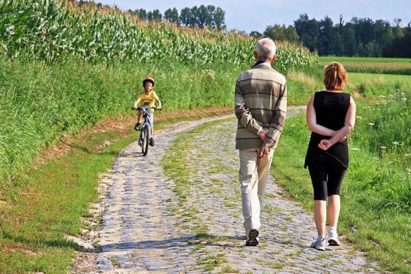 Marche en famille © H. Degrutère.jpg